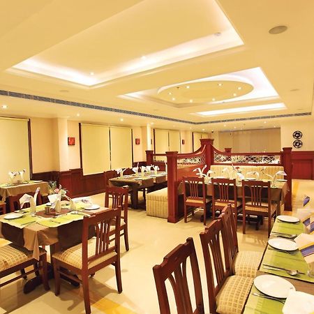Hotel Raj Regency Nilamel Esterno foto