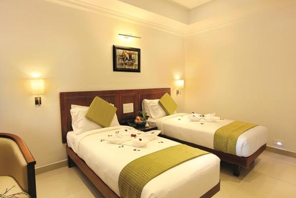 Hotel Raj Regency Nilamel Esterno foto
